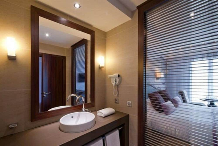 Bathroom 5, Hôtel Le Nouveau Monde, Ille-et-Vilaine