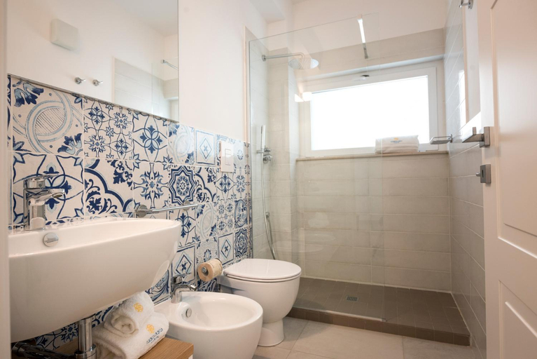 Bathroom 5, Candiano Palace, Syracuse