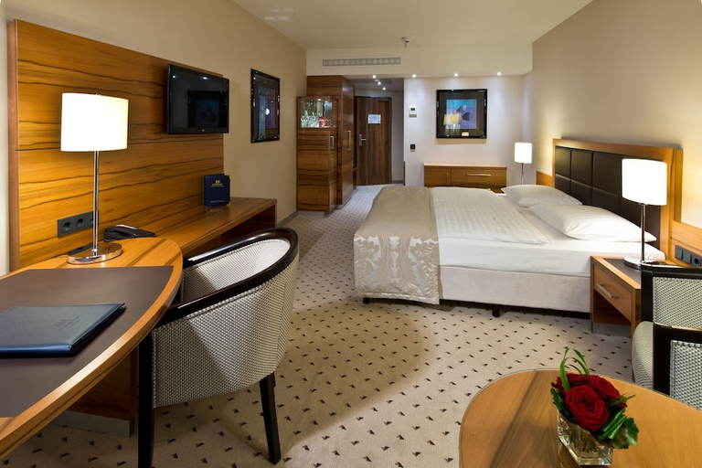 Bedroom 4, Maritim Hotel Bad Homburg, Hochtaunuskreis