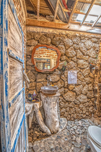 Bathroom 3, Santhika Bed&Breakfast, Buleleng