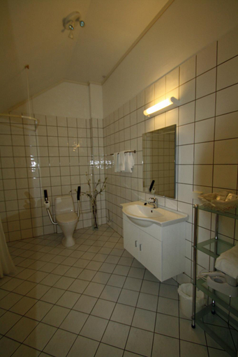 Bathroom 5, Sunde Fjord Hotel, Sula