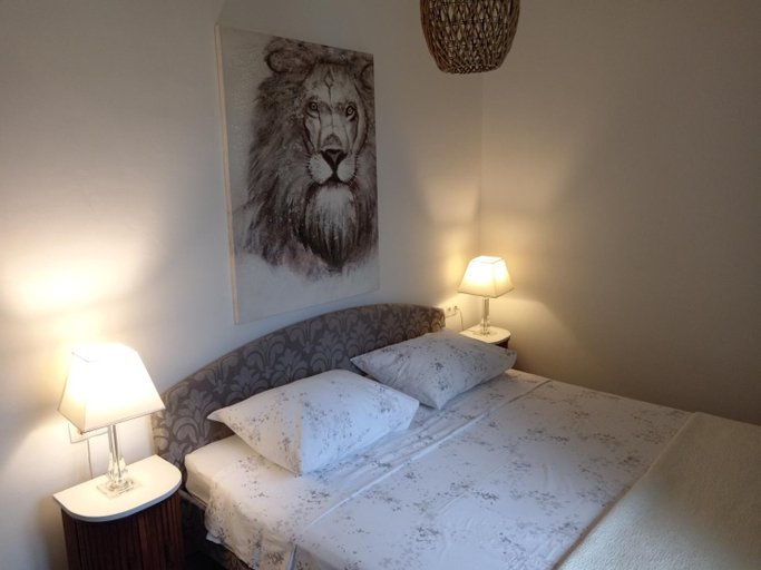 Bedroom 2, Seaview Holiday Apartments, Ventura Nin, Nin