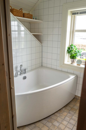 Bathroom 4, Rostad Retro Rorbuer, Moskenes