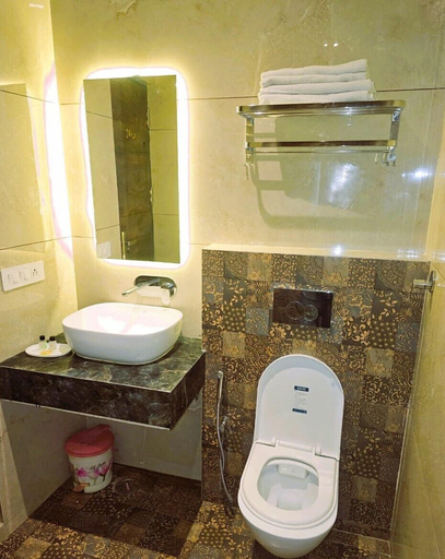 Bathroom 3, Hotel Gyan, Dehradun