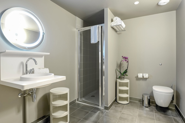 Bathroom 3, Appart City Collection Paris Velizy, Yvelines