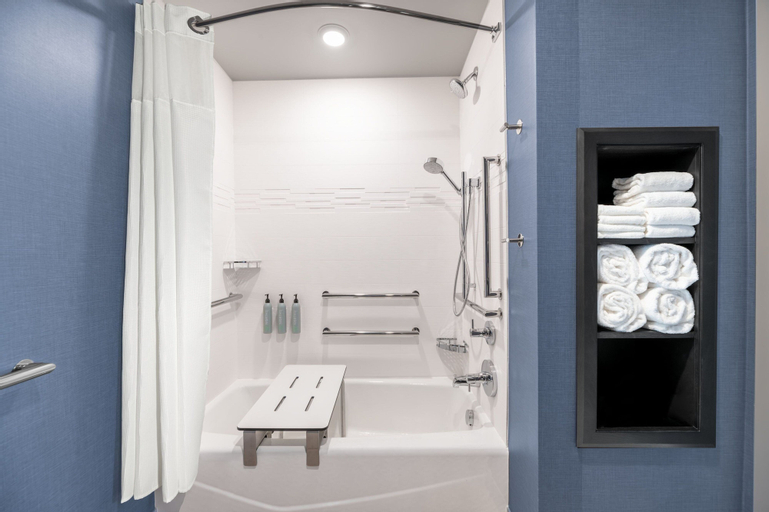 Bathroom 10