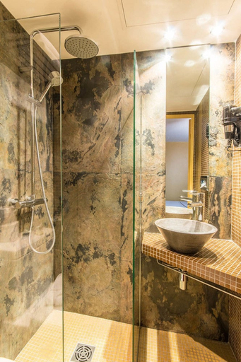 Bathroom 2, Posy Hotel by HappyCulture, Paris