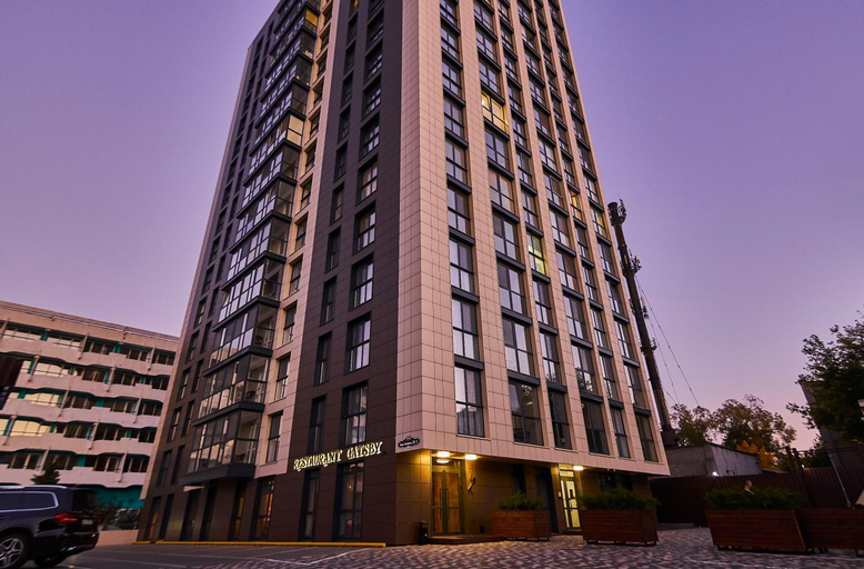 Exterior & Views