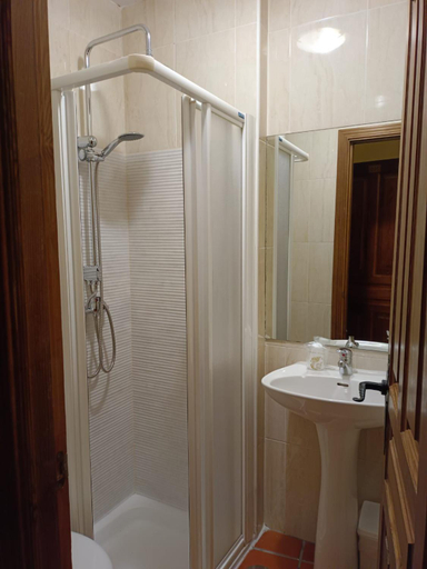 Others 4, Hostal Infantes, Toledo