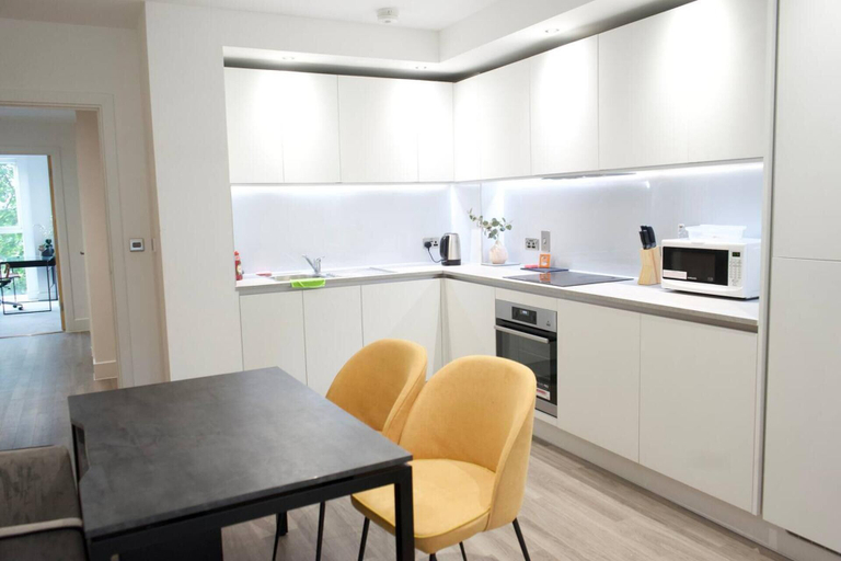Others 5, Luxury London Royal Wharf Apartment, London