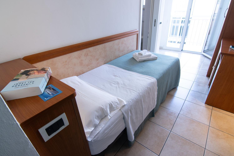 Bedroom 2, HOTEL ADRIA BEACH, Rimini