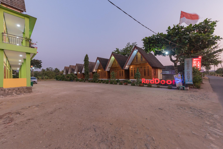 Exterior & Views 15