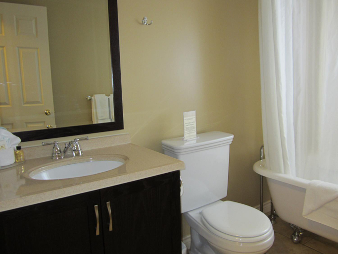 Bathroom 3, Reynolds Hotel, Squamish-Lillooet