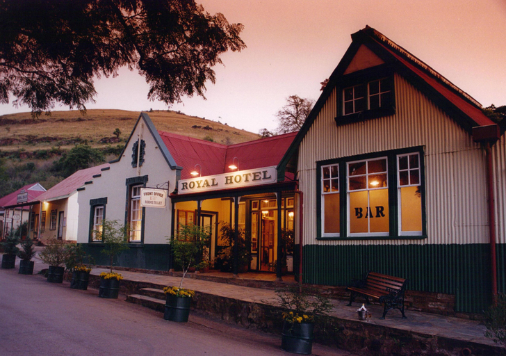 Exterior & Views