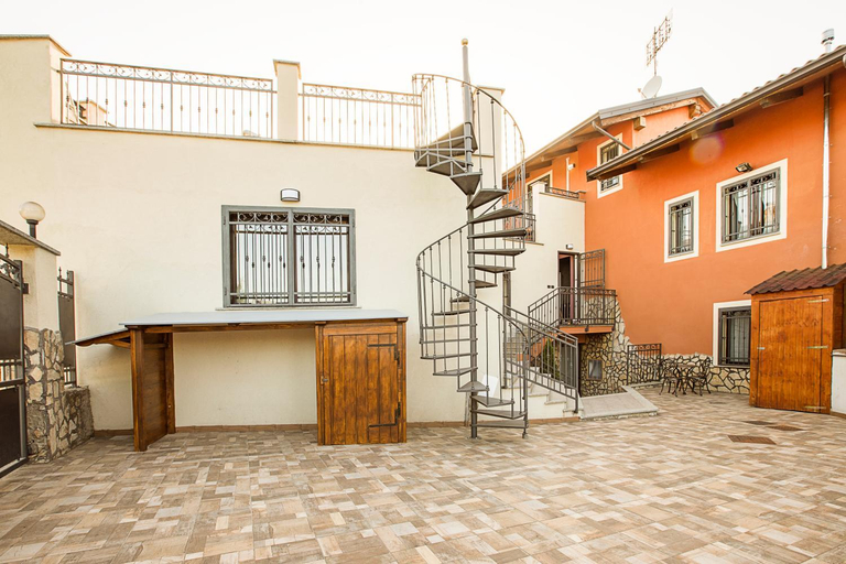 Exterior & Views