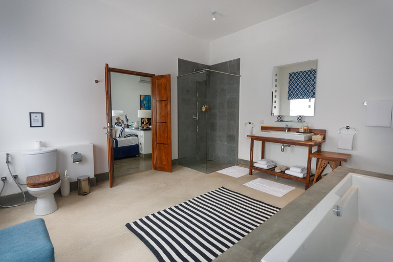 Bathroom 4, KK Beach Hotel, Habaraduwa