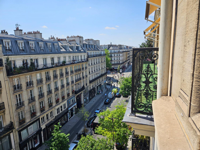 Others 3, Hotel Bellevue et du Chariot d'Or, Paris