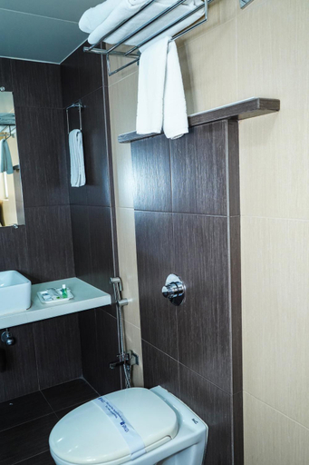 Bathroom 3, Hotel Spices, Thane
