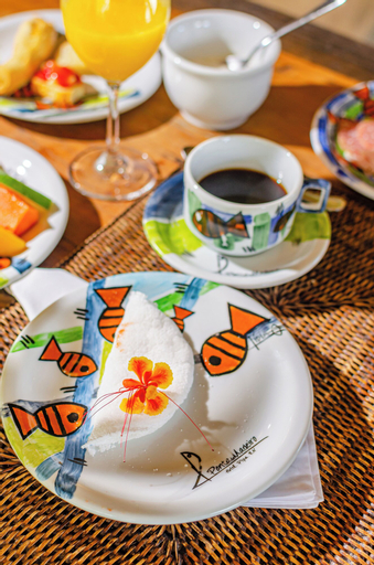 Food & Drinks 9