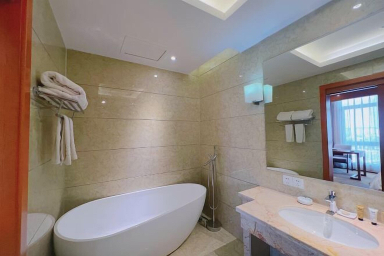 Bathroom 3, Hongyuehu Hotel, Qujing