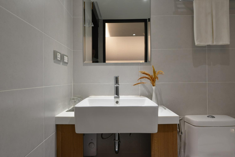 Bathroom 7