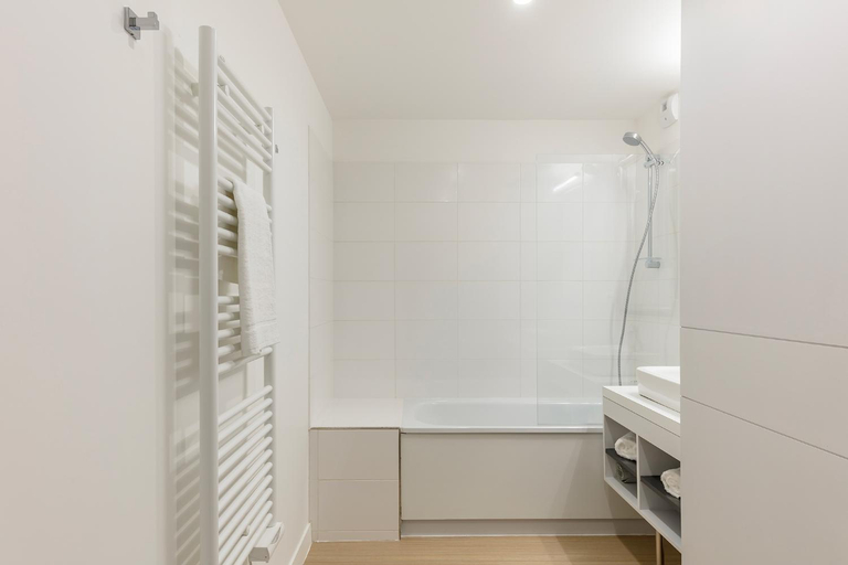 Bathroom 2, Residence Palais Etoile, Paris