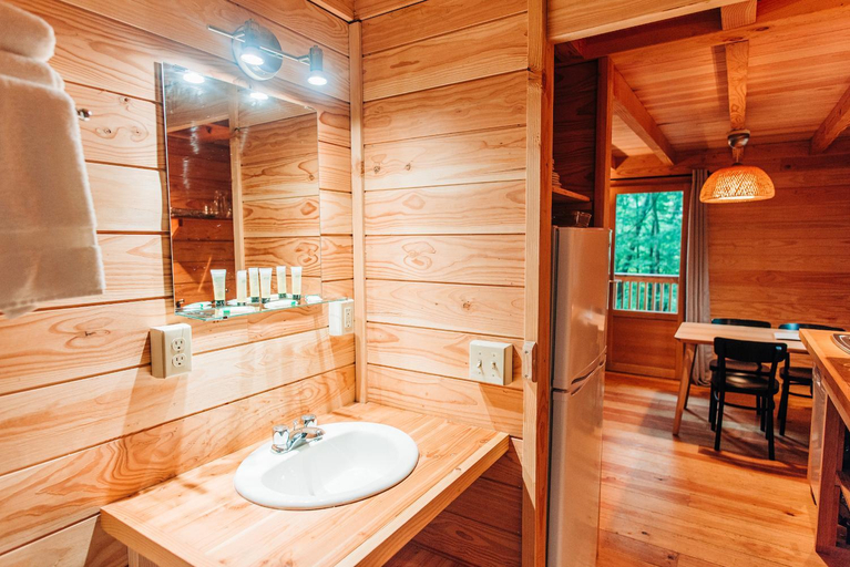 Bathroom 3, Huttopia White Mountains, Carroll