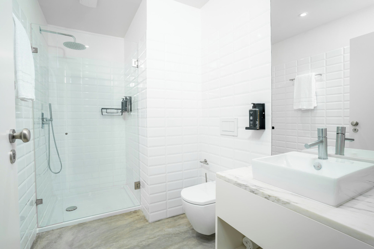 Bathroom 4, Limehome Evora Largo dos Penedos, Évora