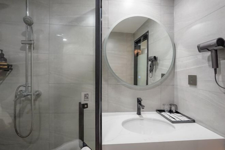 Bathroom 4, Jinglan Yipin Hotel (Jingdezhen Taoxichuan Branch), Jingdezhen