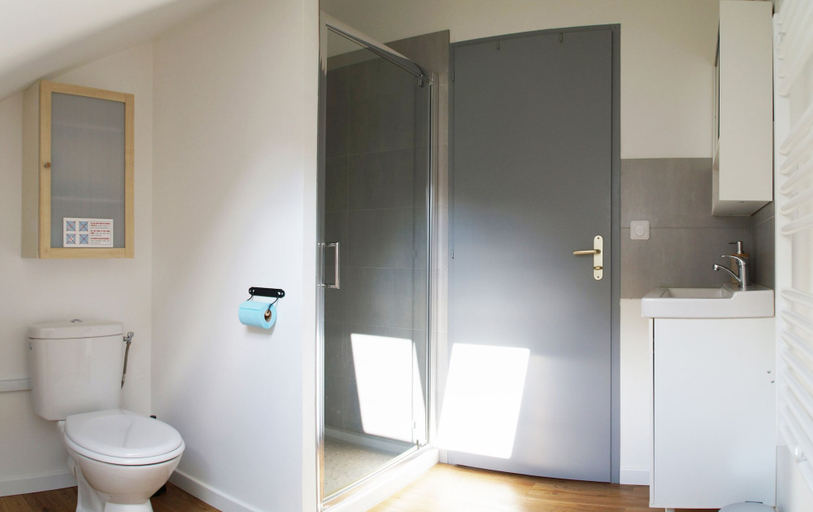 Bathroom 5, Residence des 53, Vendée