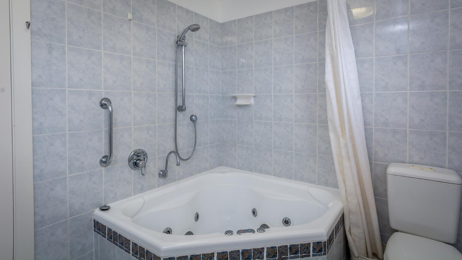 Bathroom 2, By The Sea, Culburra Beach, Shoalhaven - Pt B