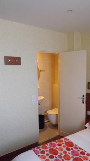 Bathroom 2, Hotel de la Place des Alpes, Paris