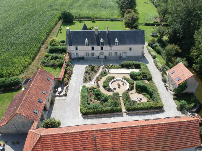 Others 2, Chateau Le Colombier, Manche