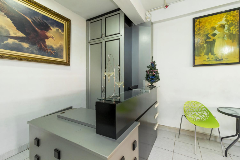 Public Area 3, RedDoorz Near Gajah Mada Plaza 2, West Jakarta