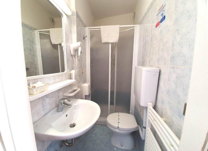 Bathroom, Hotel Castell, Brescia