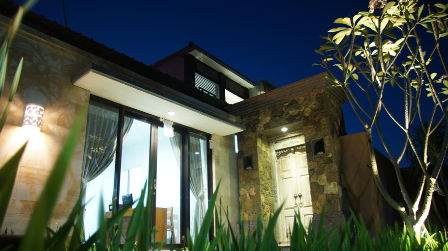 Exterior 11