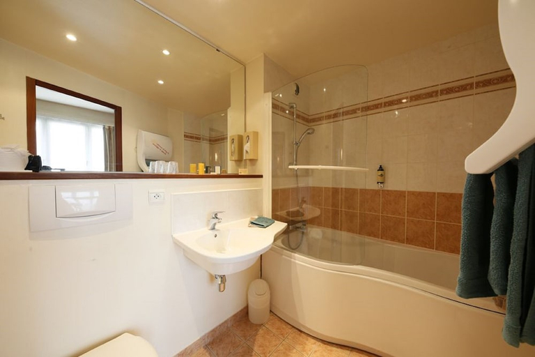 Bathroom 3, Hotel De L'Europe, Seine-Maritime