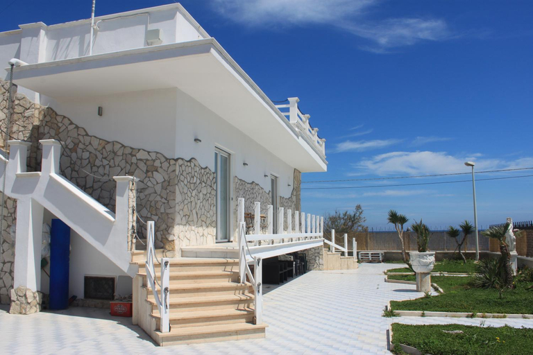 Others 3, Casa Viky, Bari