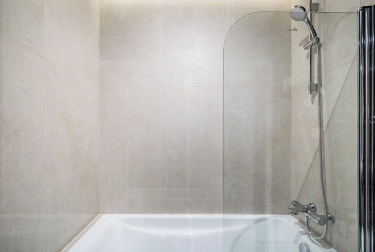 Bathroom 5, Elegant studio in Me Do Re Tower, Dubai