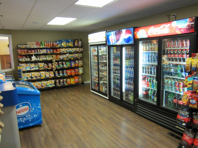Food & Drinks 5, Reynolds Hotel, Squamish-Lillooet