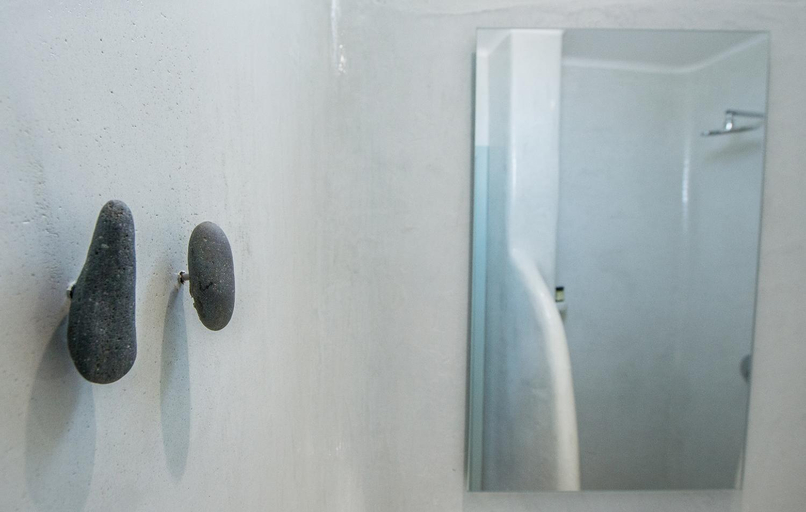 Bathroom 4, Petini's Place, South Aegean