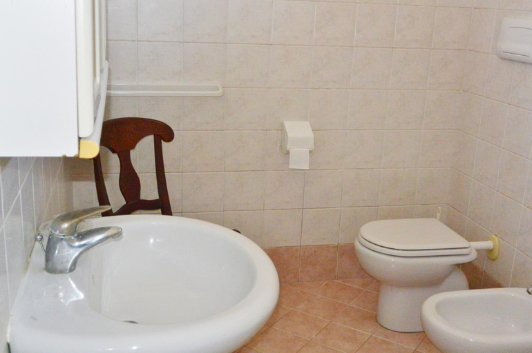 Bathroom 3, Albergo Escondido, Cremona