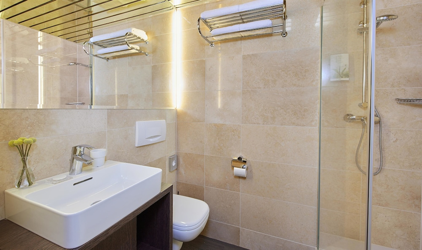 Bathroom 4, Derag Livinghotel Maximilian, Nürnberg