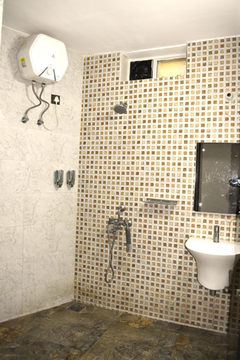 Bathroom 3, Captains Paradise, Nainital