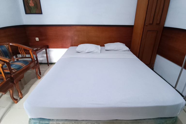 Bedroom 2, OYO 94082 Hotel Gurita, Solo