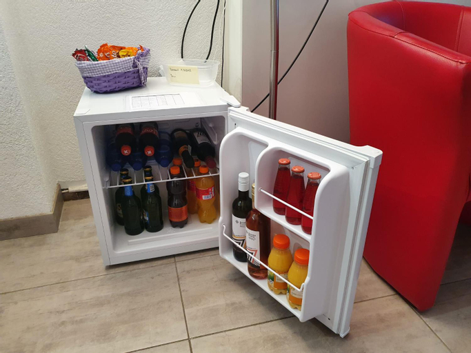Food & Drinks, chez moumie studio espace vert piscine jacuzzi, Boudry