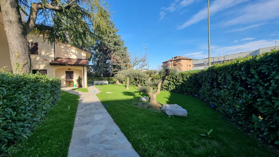Others 2, B&B Villa Eden, Monza and Brianza
