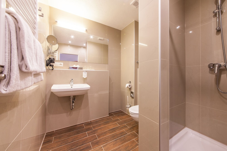 Bathroom 4, Novum Hotel Excelsior Dortmund, Dortmund