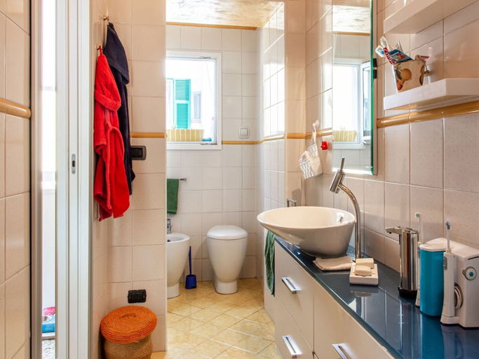 Bathroom 4, Elegant City-centre Flat, Savona