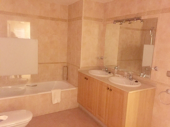 Bathroom 4, Marbella Beach Resort at Club Playa Real, Málaga